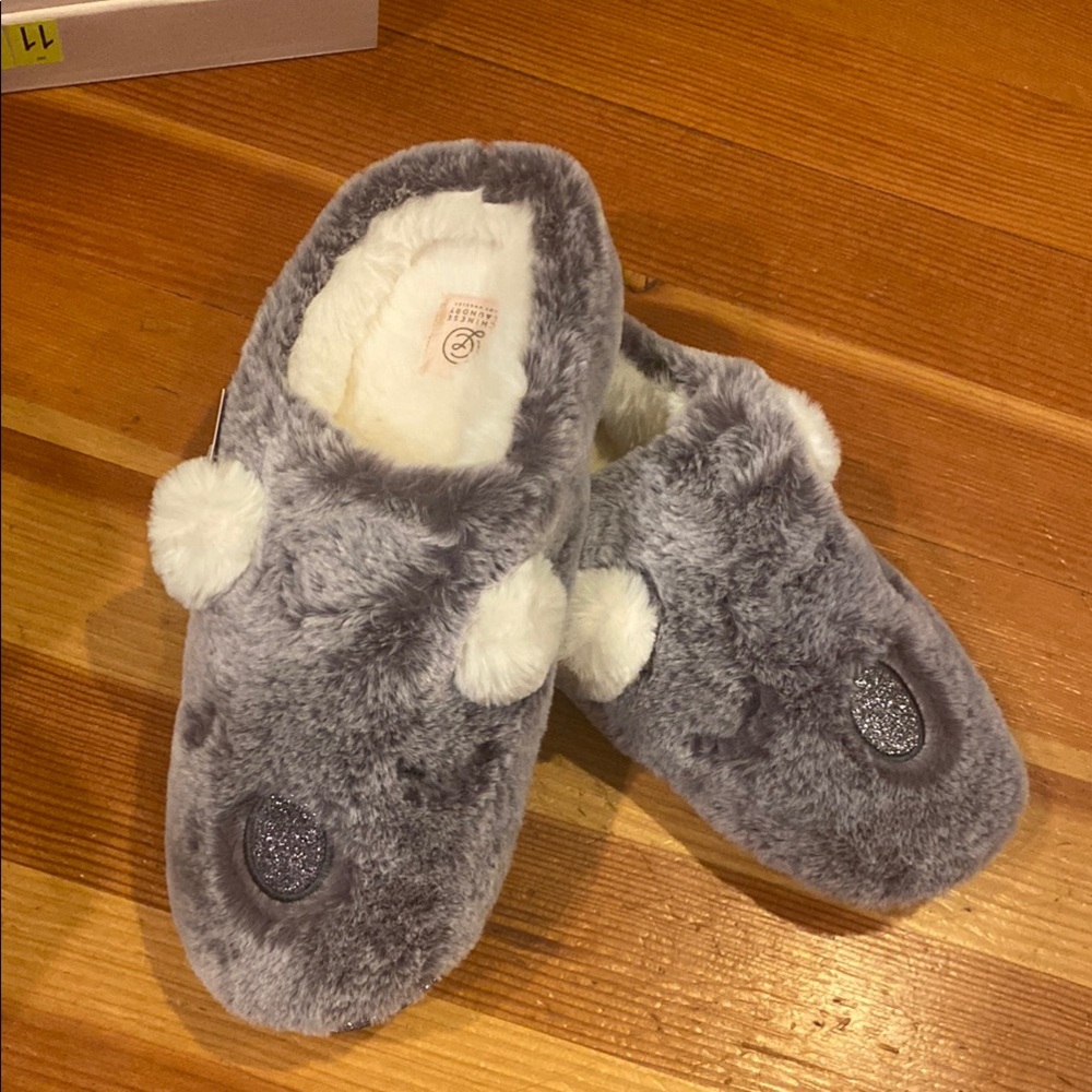 Chinese Laundry Cream Slippers